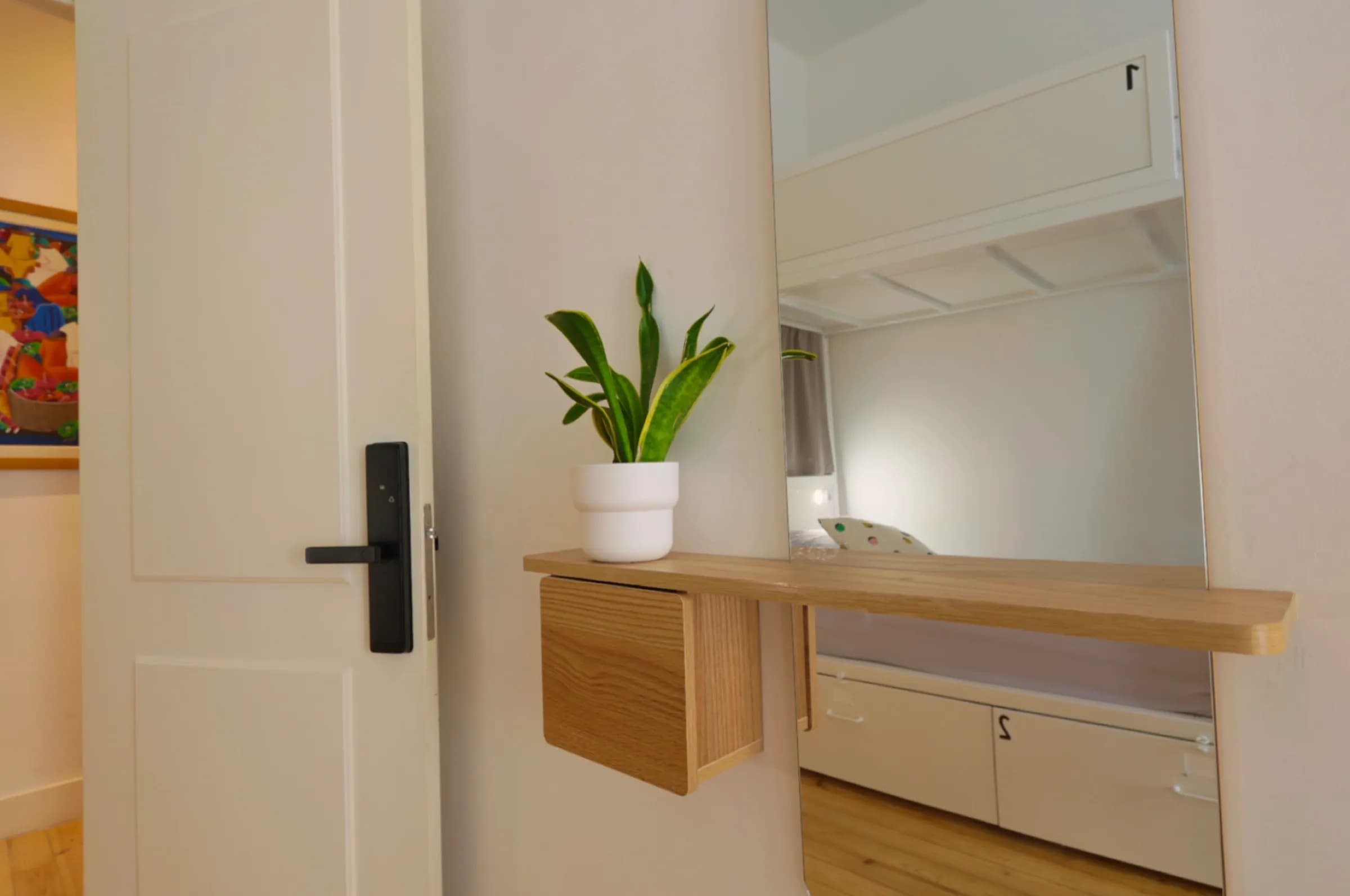 4 Bed Female Shared Room — photo 2